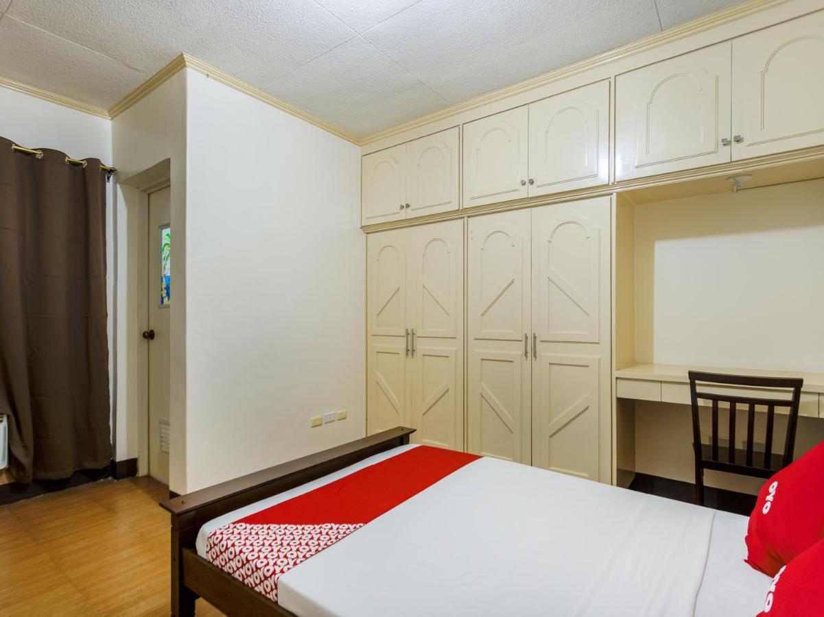 Отель Oyo 831 Casa Maria Манила Экстерьер фото