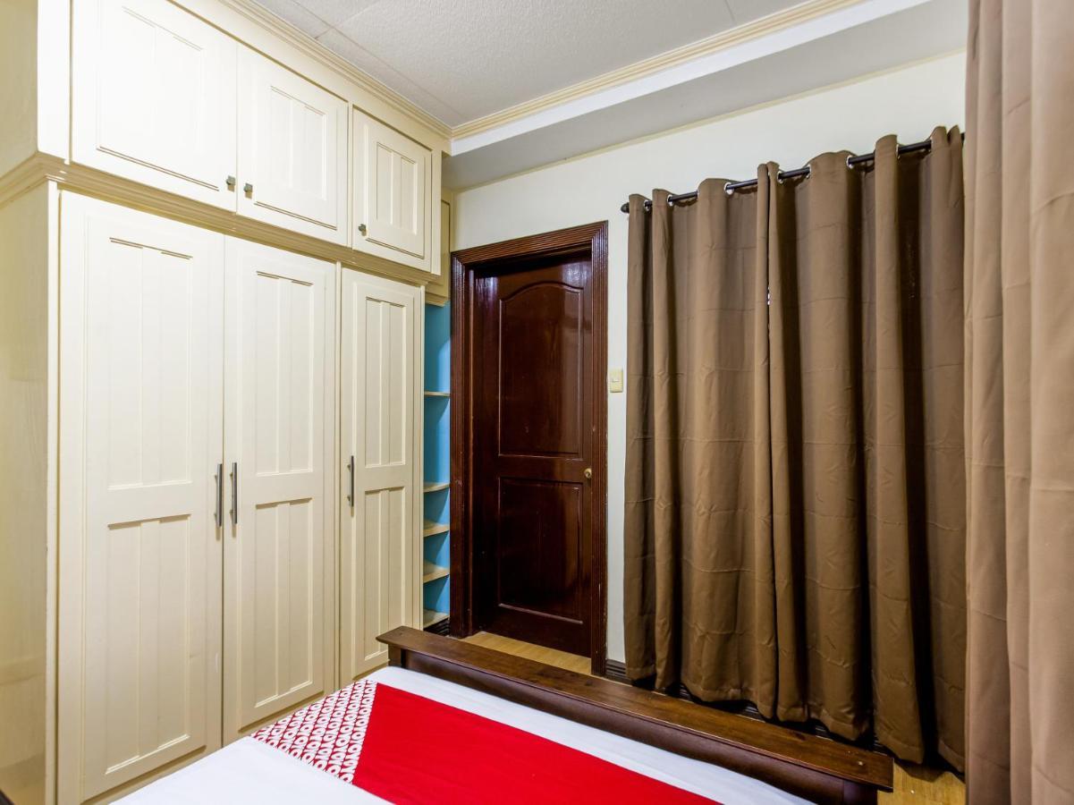 Отель Oyo 831 Casa Maria Манила Экстерьер фото
